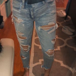 American Eagle ripped light wash jeans high rise